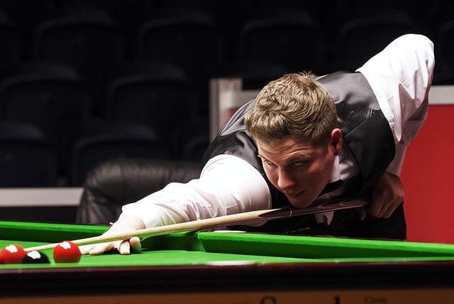 的激烈斗争 的激烈斗争